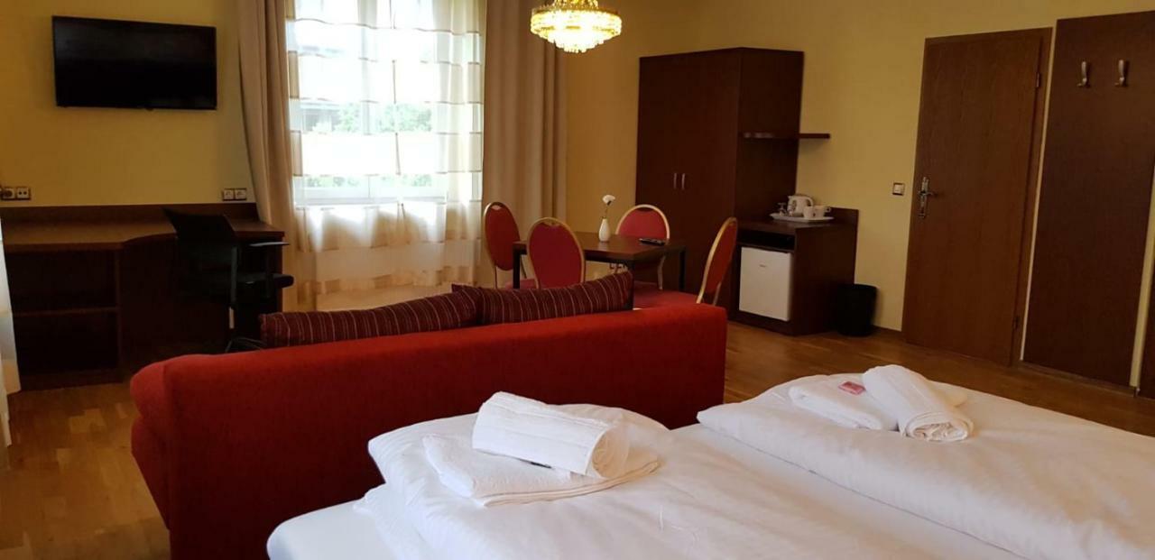 Hotel-Villa Lalee Дрезден Экстерьер фото